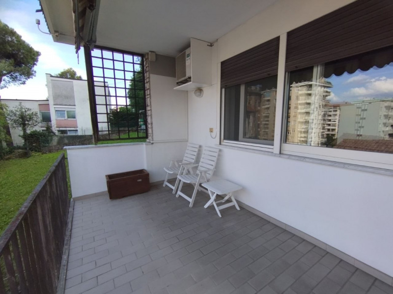 SCHIO - ZONA CENTRALE: APPARTAMENTO con camera e studio, completamente arredato, tenuto bene, in ...