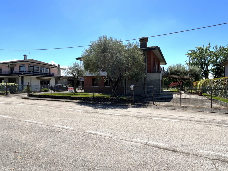 BARBARANO MOSSANO: Proponiamo in vendita una valida opportunità immobiliare nella frazione di Pon...