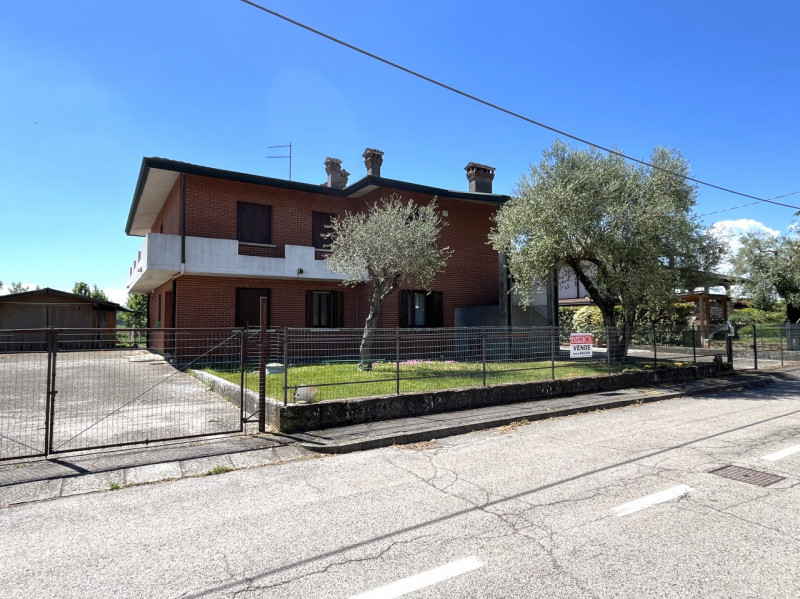 BARBARANO MOSSANO: Proponiamo in vendita una valida opportunità immobiliare nella frazione di Pon...