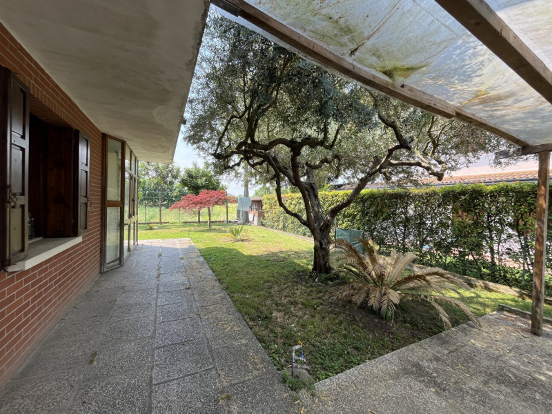 BARBARANO MOSSANO: Proponiamo in vendita una valida opportunità immobiliare nella frazione di Pon...