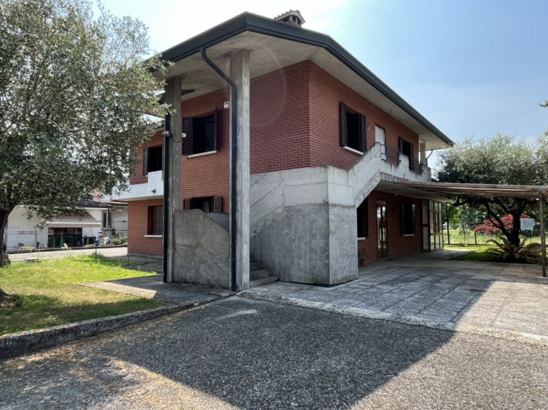 BARBARANO MOSSANO: Proponiamo in vendita una valida opportunità immobiliare nella frazione di Pon...