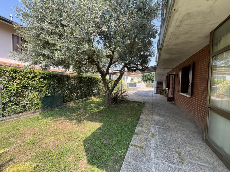BARBARANO MOSSANO: Proponiamo in vendita una valida opportunità immobiliare nella frazione di Pon...