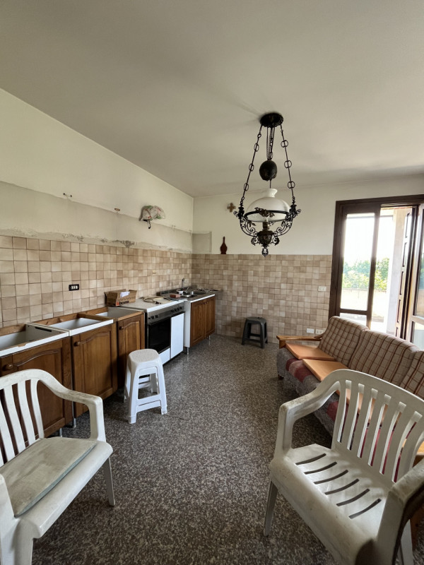 BARBARANO MOSSANO: Proponiamo in vendita una valida opportunità immobiliare nella frazione di Pon...