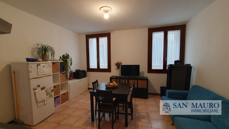VICENZA nel cuore del centro storico, proponiamo mini appartamento arredato sito al secondo piano...