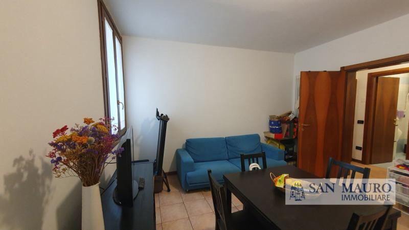 VICENZA nel cuore del centro storico, proponiamo mini appartamento arredato sito al secondo piano...