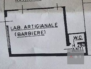 Situato in centro paese, negozio al piano terra di 40 mq. con bagno. L'immobile dispone d'impiant...