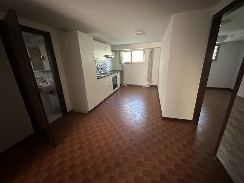 In tranquillo contesto condominiale nel ricercato quartiere Santa Rita, a pochi minuti dal centro...