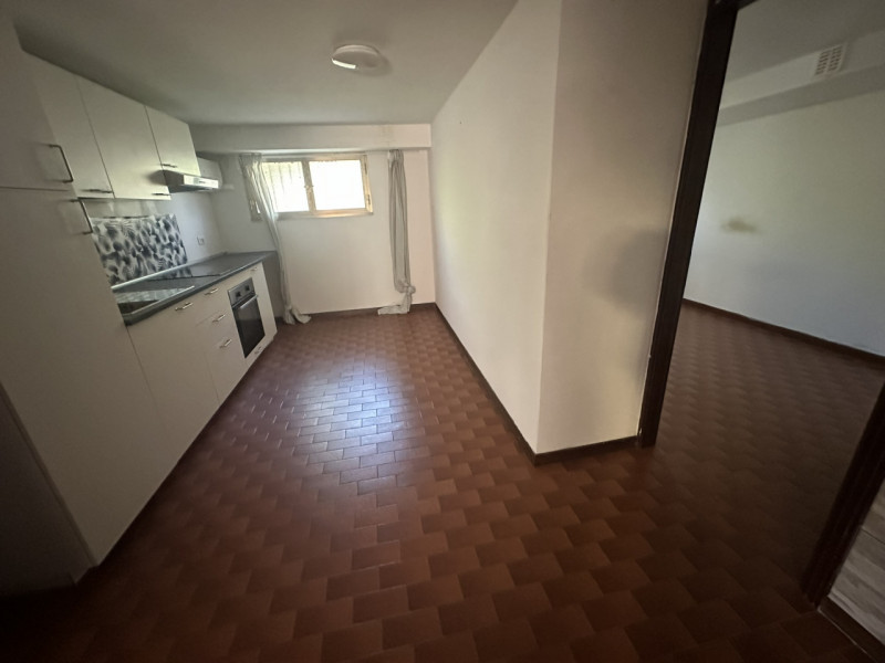 In tranquillo contesto condominiale nel ricercato quartiere Santa Rita, a pochi minuti dal centro...