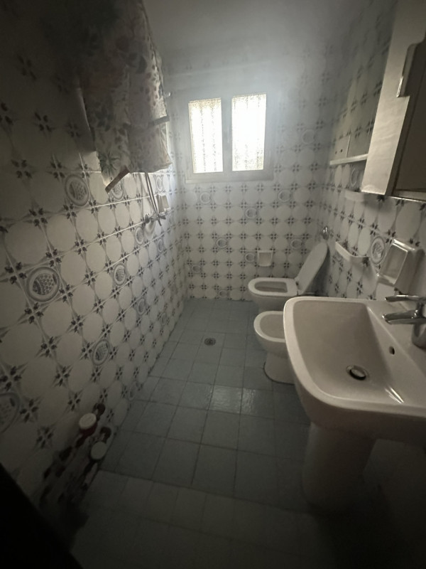 In tranquillo contesto condominiale nel ricercato quartiere Santa Rita, a pochi minuti dal centro...