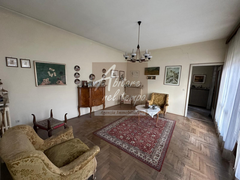 CITTADELLA (PD) - Casa a schiera con giardino e vista mura

Proponiamo in vendita una rara casa a...
