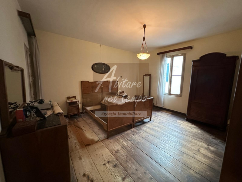 CITTADELLA (PD) - Casa a schiera con giardino e vista mura

Proponiamo in vendita una rara casa a...