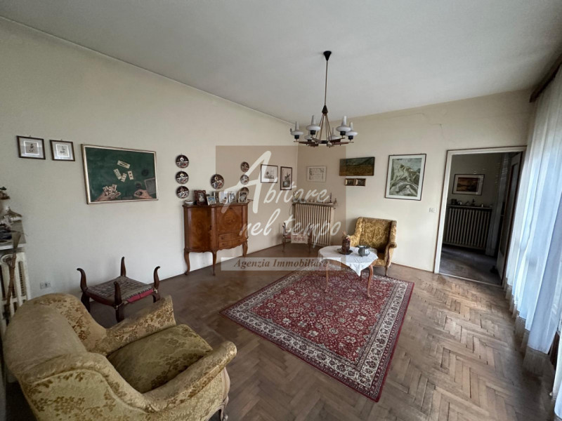 CITTADELLA (PD) - Casa a schiera con giardino e vista mura

Proponiamo in vendita una rara casa a...