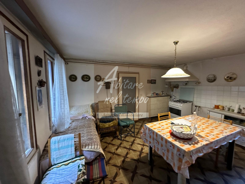 CITTADELLA (PD) - Casa a schiera con giardino e vista mura

Proponiamo in vendita una rara casa a...