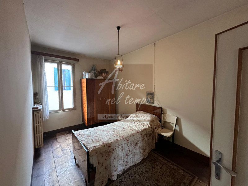 CITTADELLA (PD) - Casa a schiera con giardino e vista mura

Proponiamo in vendita una rara casa a...