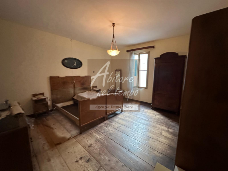 CITTADELLA (PD) - Casa a schiera con giardino e vista mura

Proponiamo in vendita una rara casa a...