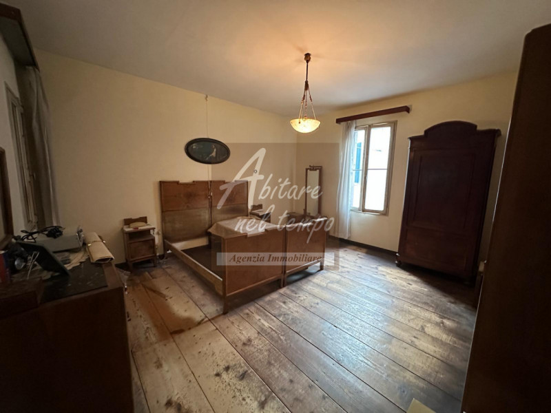 CITTADELLA (PD) - Casa a schiera con giardino e vista mura

Proponiamo in vendita una rara casa a...