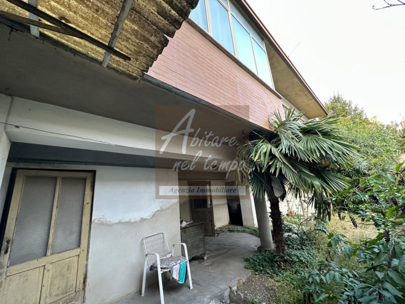 CITTADELLA (PD) - Casa a schiera con giardino e vista mura

Proponiamo in vendita una rara casa a...