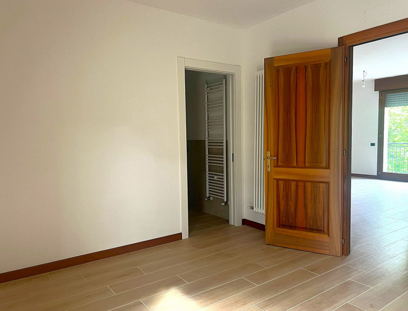 In pieno centro ad Abano Terme, proponiamo in vendita uno splendido appartamento trilocale recent...