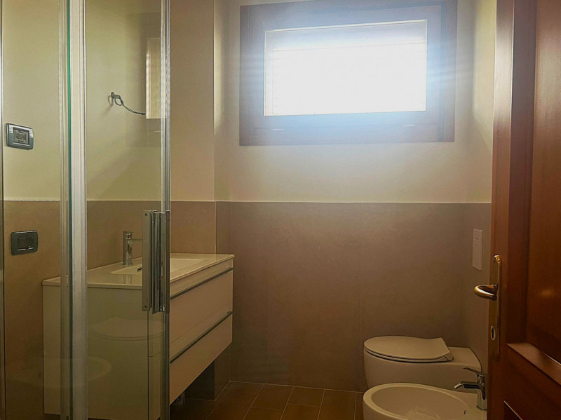 In pieno centro ad Abano Terme, proponiamo in vendita uno splendido appartamento trilocale recent...
