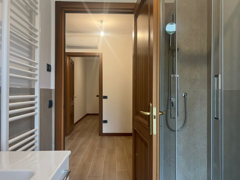In pieno centro ad Abano Terme, proponiamo in vendita uno splendido appartamento trilocale recent...