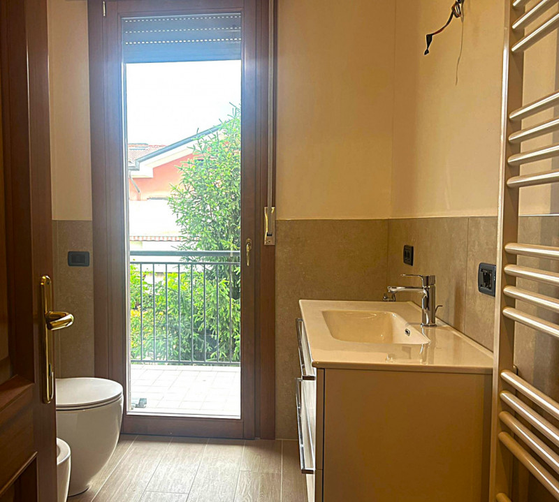In pieno centro ad Abano Terme, proponiamo in vendita uno splendido appartamento trilocale recent...