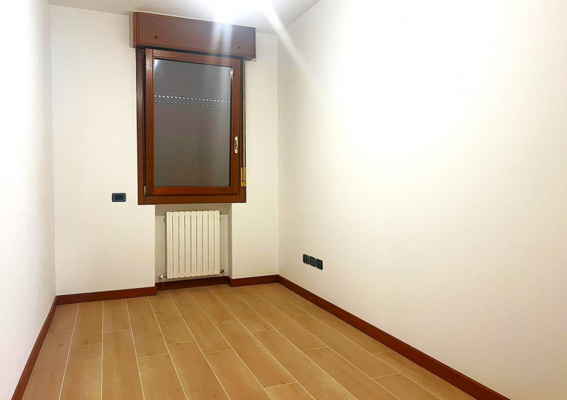 In pieno centro ad Abano Terme, proponiamo in vendita uno splendido appartamento trilocale recent...