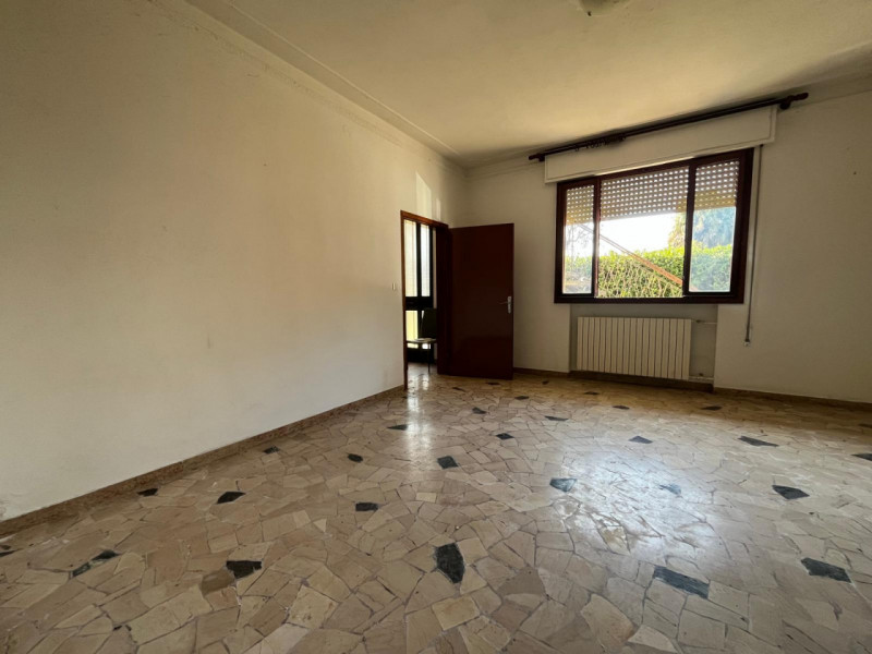 CAMPONOGARA
Classe energetica in fase di definizione

Casa singola di ampia metratura, con giardi...