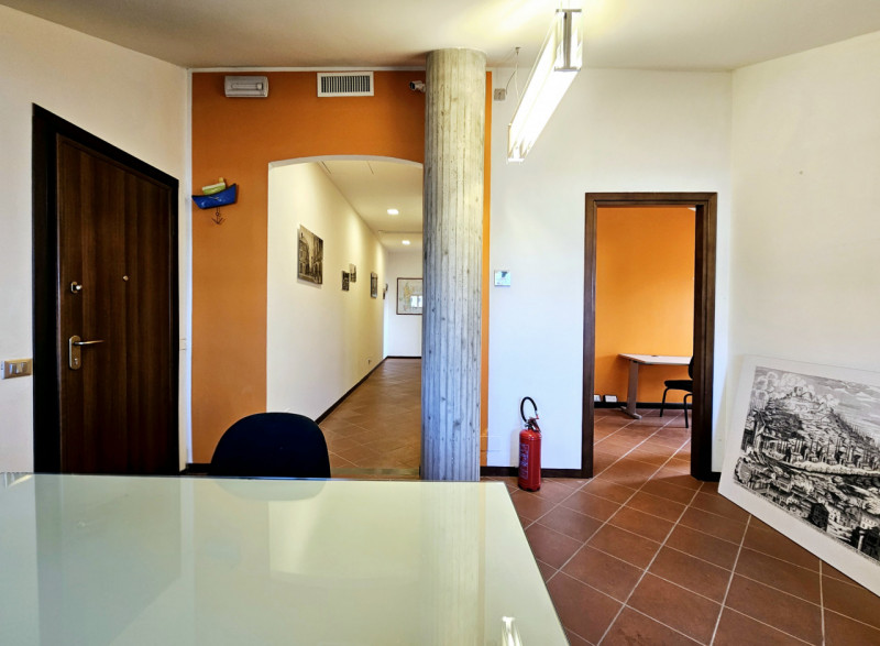 In centro a Monselice, proponiamo in affitto un ampio appartamento, situato al secondo piano.
L'i...