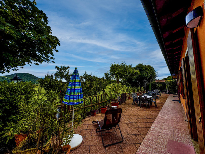 COMPOSIZIONE:
Appartamento per affitti brevi, in bellissimo complesso agrituristico, sito al pian...