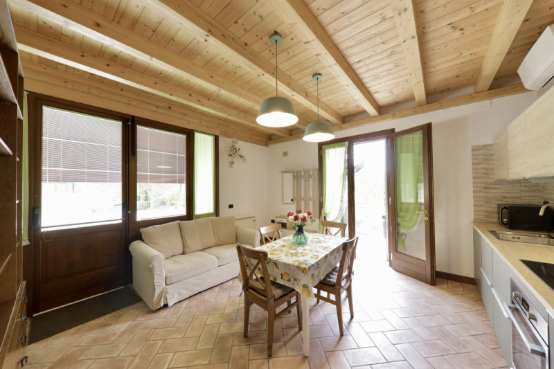 COMPOSIZIONE:
Appartamento per affitti brevi, in bellissimo complesso agrituristico, sito al pian...