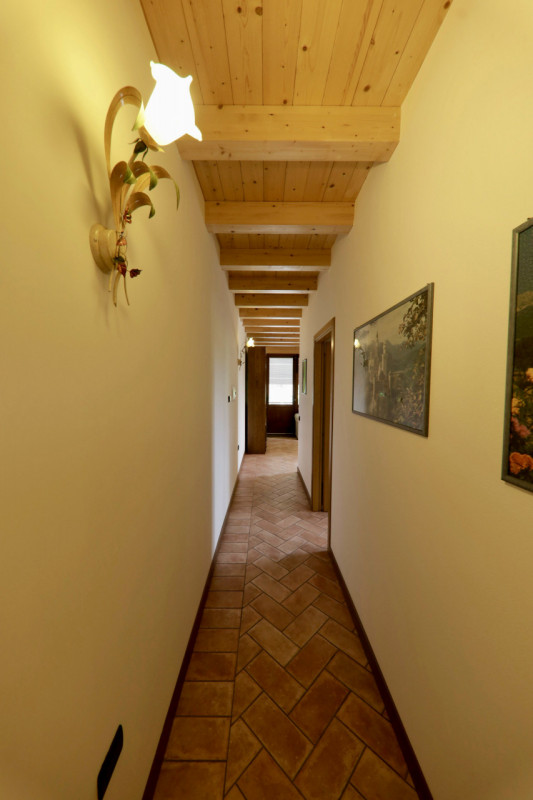 COMPOSIZIONE:
Appartamento per affitti brevi, in bellissimo complesso agrituristico, sito al pian...