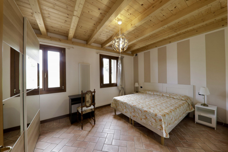 COMPOSIZIONE:
Appartamento per affitti brevi, in bellissimo complesso agrituristico, sito al pian...