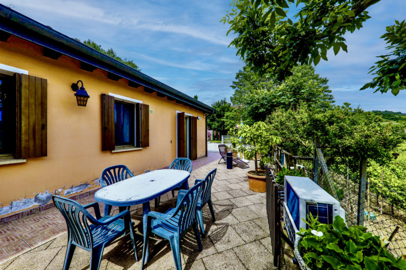 COMPOSIZIONE:
Appartamento per affitti brevi, in bellissimo complesso agrituristico, sito al pian...
