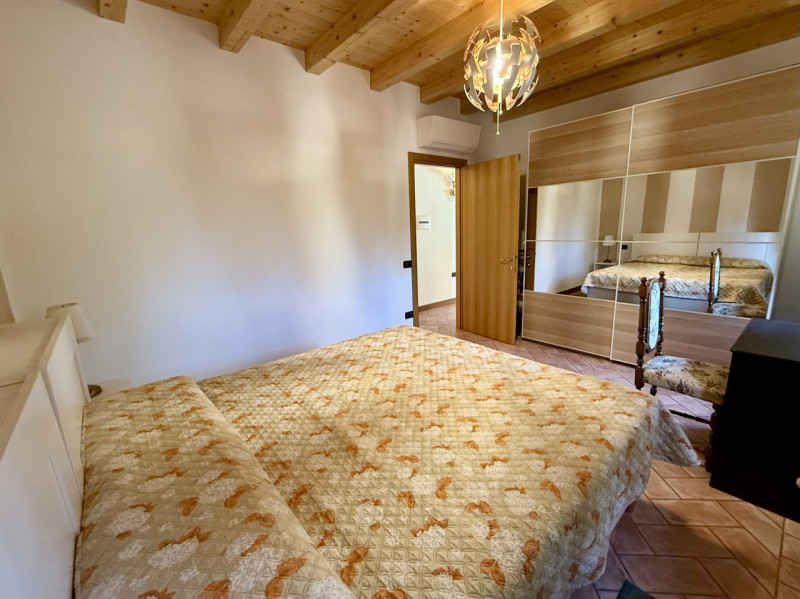 COMPOSIZIONE:
Appartamento per affitti brevi, in bellissimo complesso agrituristico, sito al pian...