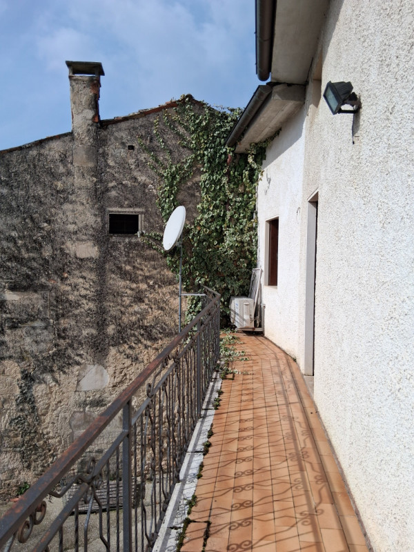 Una casa di corte a San Giovanni in Monte con circa 700 mq di terreno rappresenta una scelta idea...