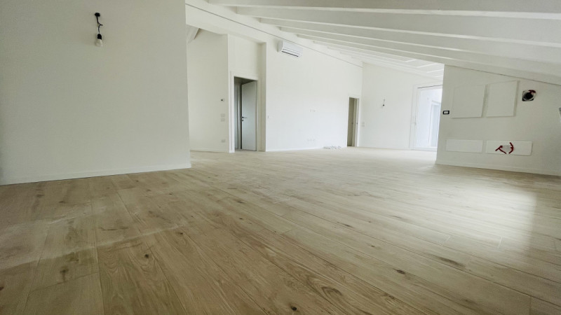 SARMEOLA - RUBANO - PADOVA

Nel cuore residenziale di Sarmeola (Rubano), proponiamo nuovo partico...