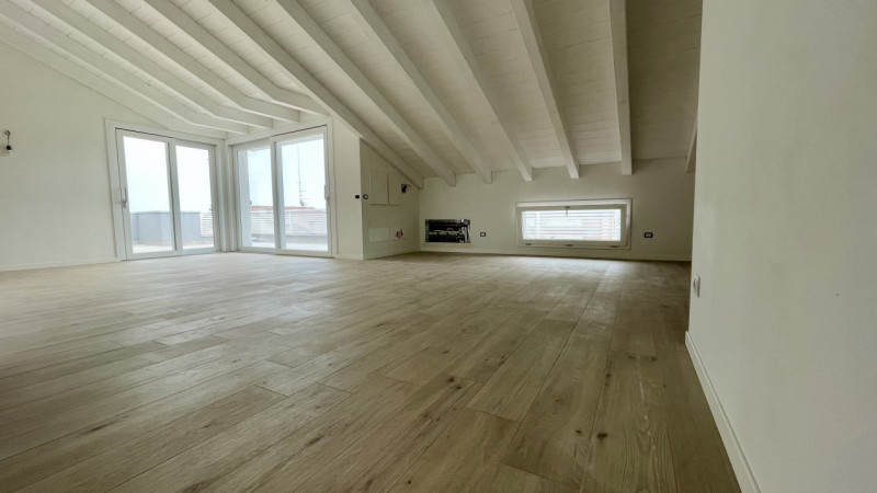 SARMEOLA - RUBANO - PADOVA

Nel cuore residenziale di Sarmeola (Rubano), proponiamo nuovo partico...