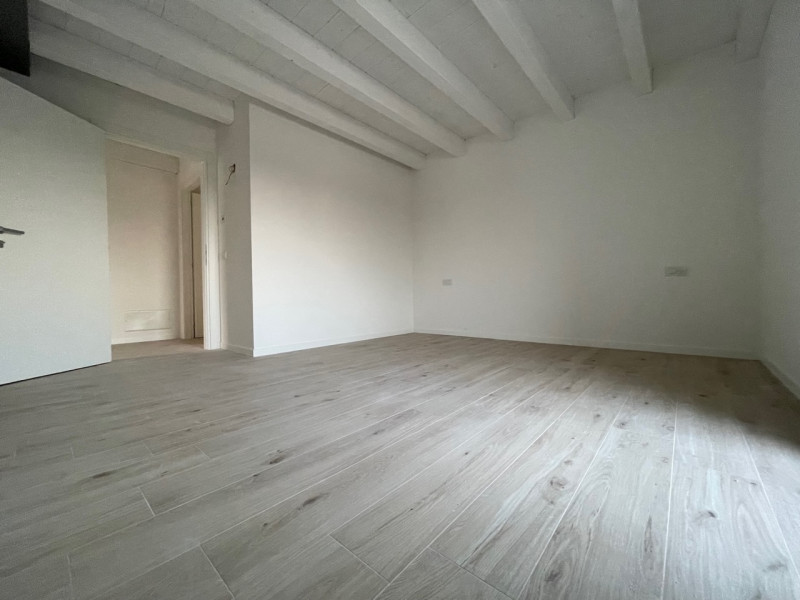 SARMEOLA - RUBANO - PADOVA

Nel cuore residenziale di Sarmeola (Rubano), proponiamo nuovo partico...