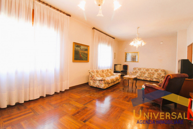PIOMBINO DESE - TORRESELLE - Vicino al centro paese e tutti i servizi quali negozi, bar, negozi e...