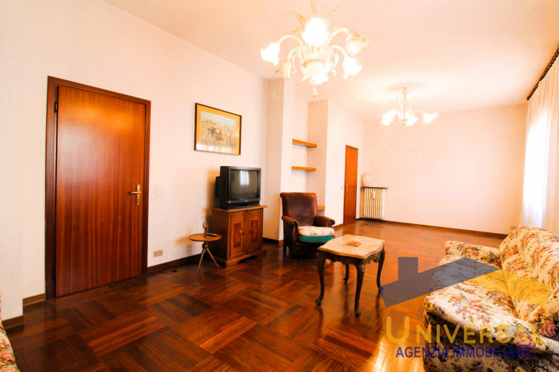 PIOMBINO DESE - TORRESELLE - Vicino al centro paese e tutti i servizi quali negozi, bar, negozi e...