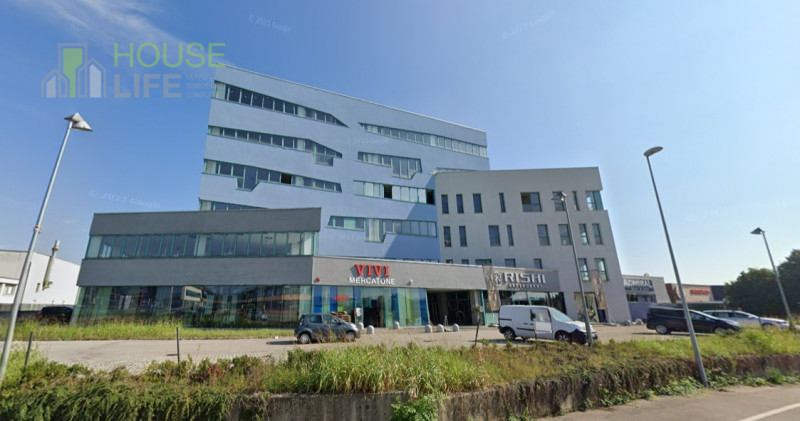 THIENE - ZONA INDUSTRIALE: VENDESI IMMOBILE COMMERCIALE attualmente locato con rendita del 10%. E...