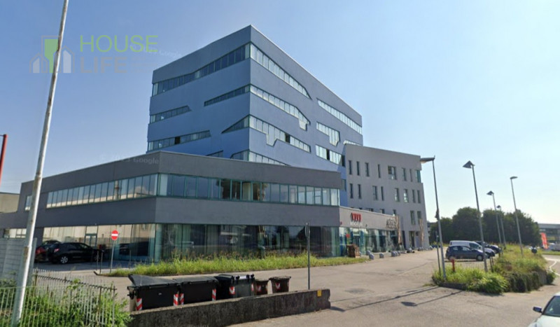 THIENE - ZONA INDUSTRIALE: VENDESI IMMOBILE COMMERCIALE attualmente locato con rendita del 10%. E...