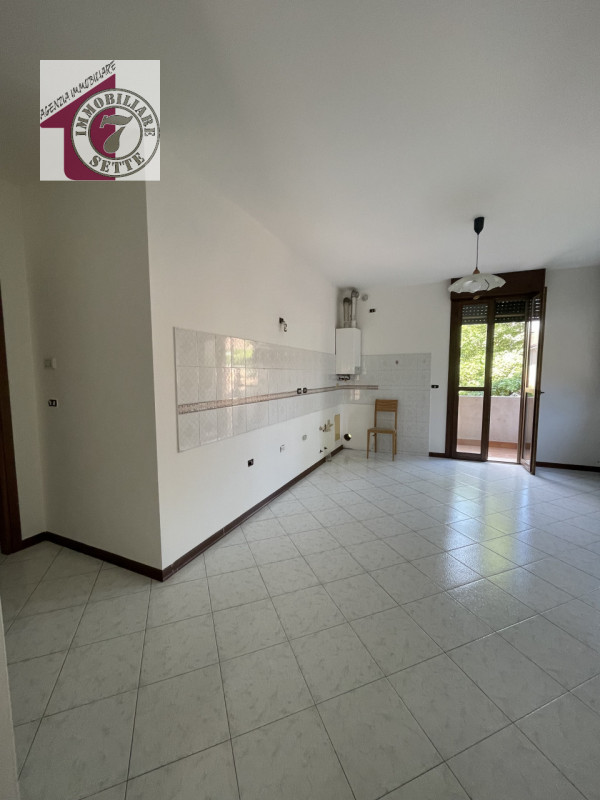 Vendesi MONTA' CENTRO appartamento sviluppato al piano primo su palazzina residenziale, ZONA INTR...