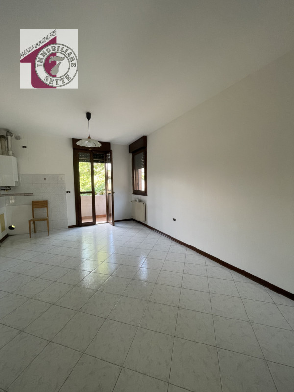 Vendesi MONTA' CENTRO appartamento sviluppato al piano primo su palazzina residenziale, ZONA INTR...