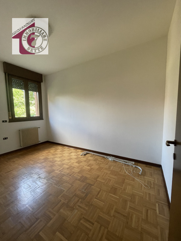 Vendesi MONTA' CENTRO appartamento sviluppato al piano primo su palazzina residenziale, ZONA INTR...