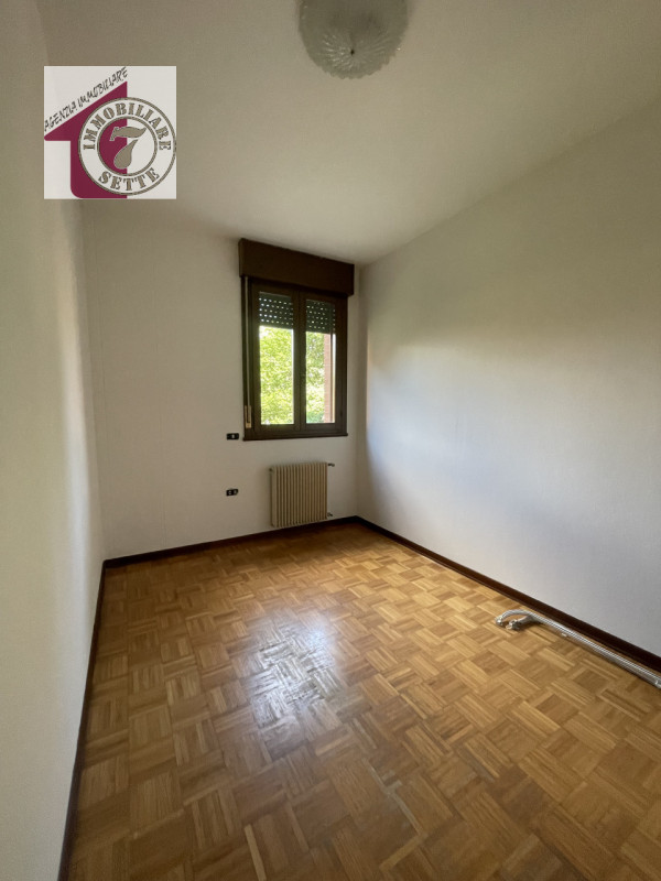 Vendesi MONTA' CENTRO appartamento sviluppato al piano primo su palazzina residenziale, ZONA INTR...