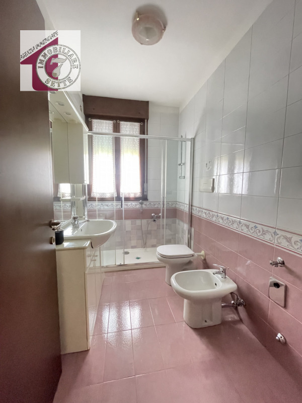Vendesi MONTA' CENTRO appartamento sviluppato al piano primo su palazzina residenziale, ZONA INTR...