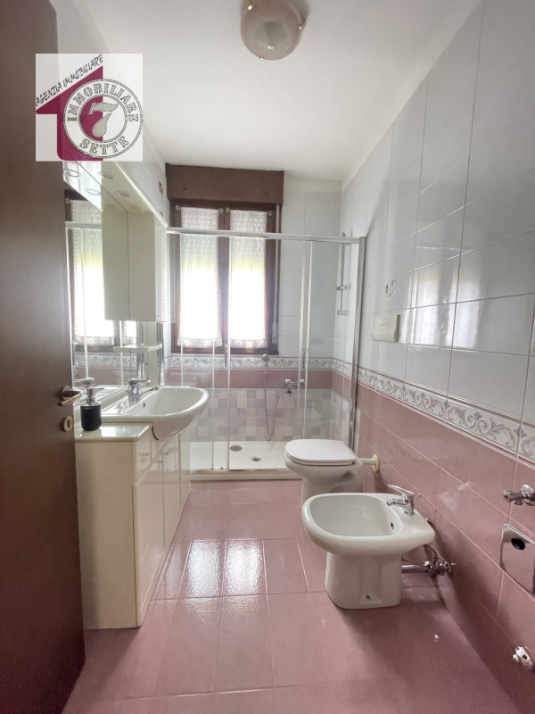 Vendesi MONTA' CENTRO appartamento sviluppato al piano primo su palazzina residenziale, ZONA INTR...