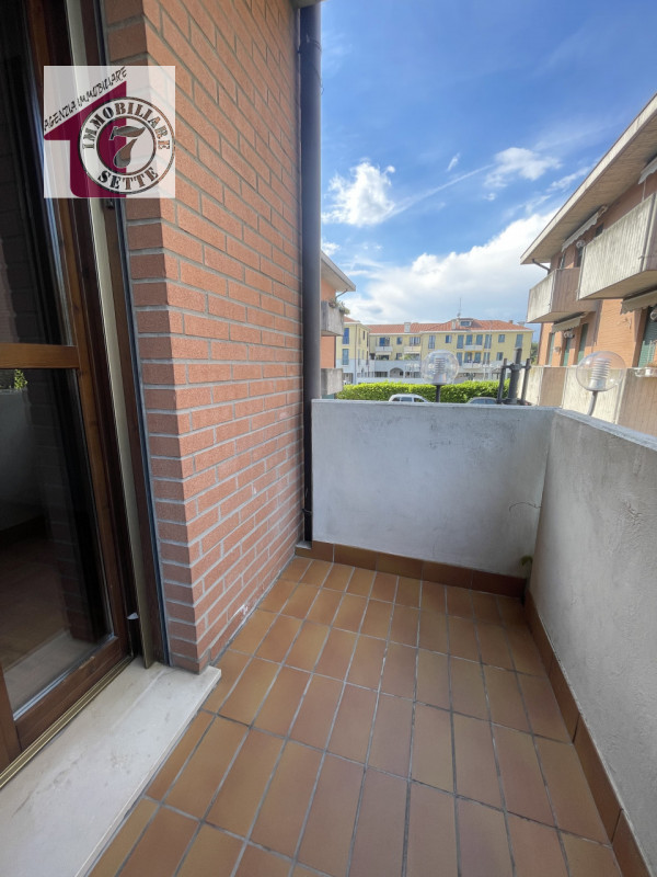 Vendesi MONTA' CENTRO appartamento sviluppato al piano primo su palazzina residenziale, ZONA INTR...