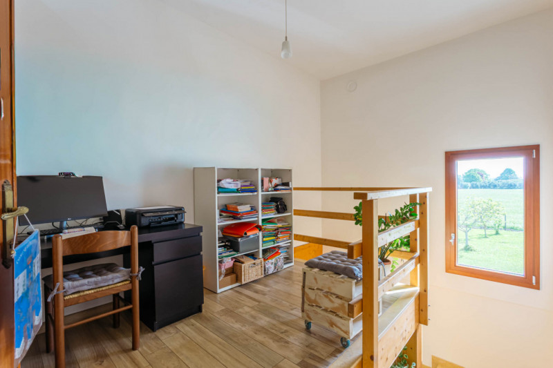 Scopri questa splendida porzione di villa bifamiliare situata nel cuore di Pozzonovo, un comune t...